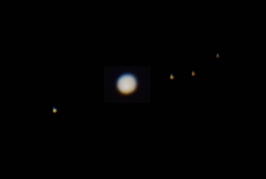 Юпитер со спутниками, вид из школьной обсерватории, к сожалению сбиты настройки телескопа