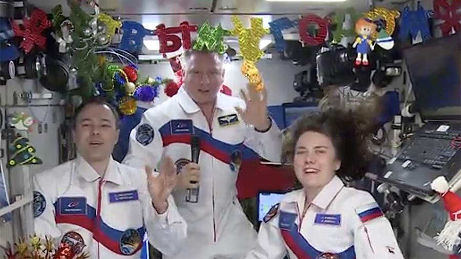 Новогоднее поздравление от космонавтов